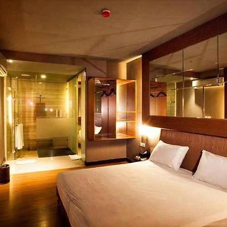 108 Hotel By Him Jakarta Exteriör bild