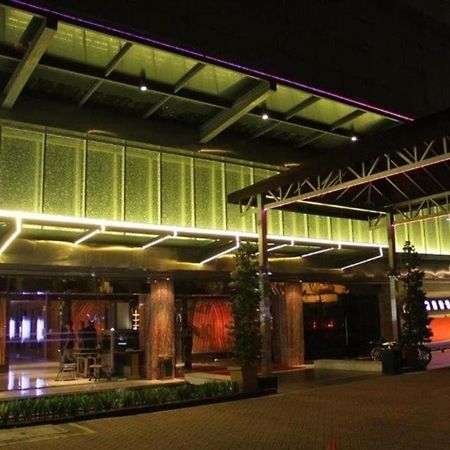 108 Hotel By Him Jakarta Exteriör bild