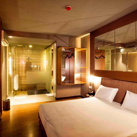 108 Hotel By Him Jakarta Exteriör bild