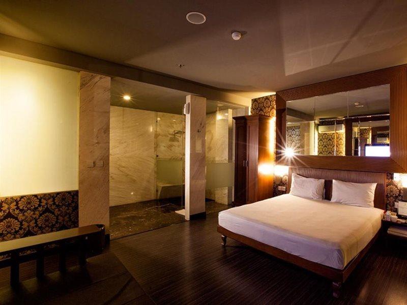 108 Hotel By Him Jakarta Exteriör bild