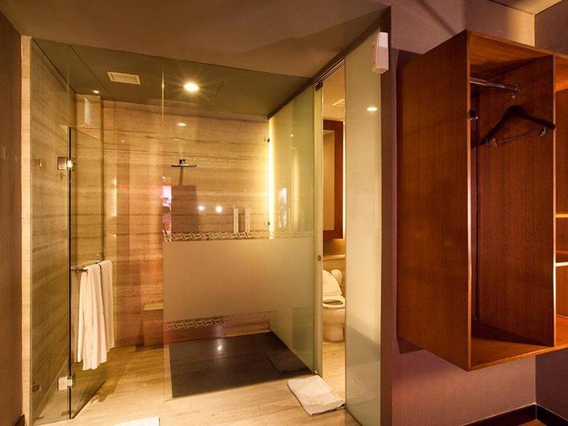 108 Hotel By Him Jakarta Exteriör bild