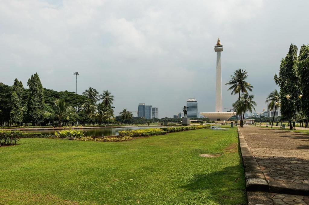 108 Hotel By Him Jakarta Exteriör bild