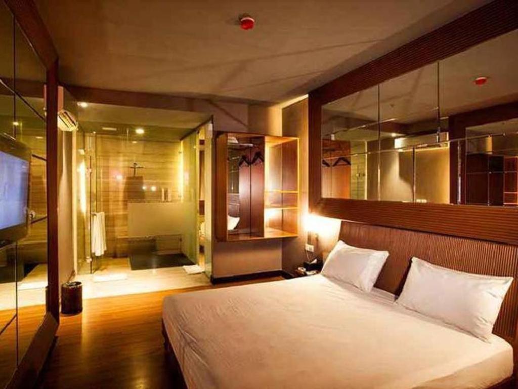 108 Hotel By Him Jakarta Exteriör bild