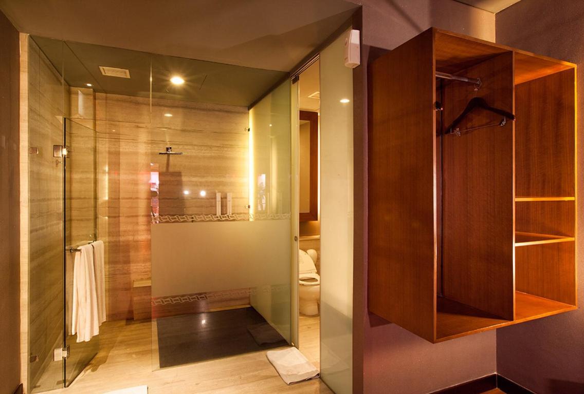 108 Hotel By Him Jakarta Exteriör bild