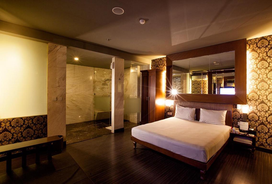 108 Hotel By Him Jakarta Exteriör bild