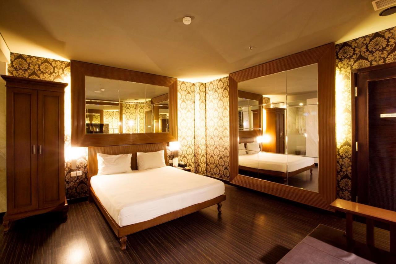 108 Hotel By Him Jakarta Exteriör bild