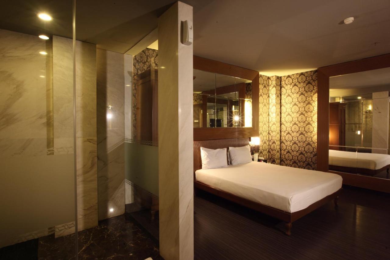 108 Hotel By Him Jakarta Exteriör bild