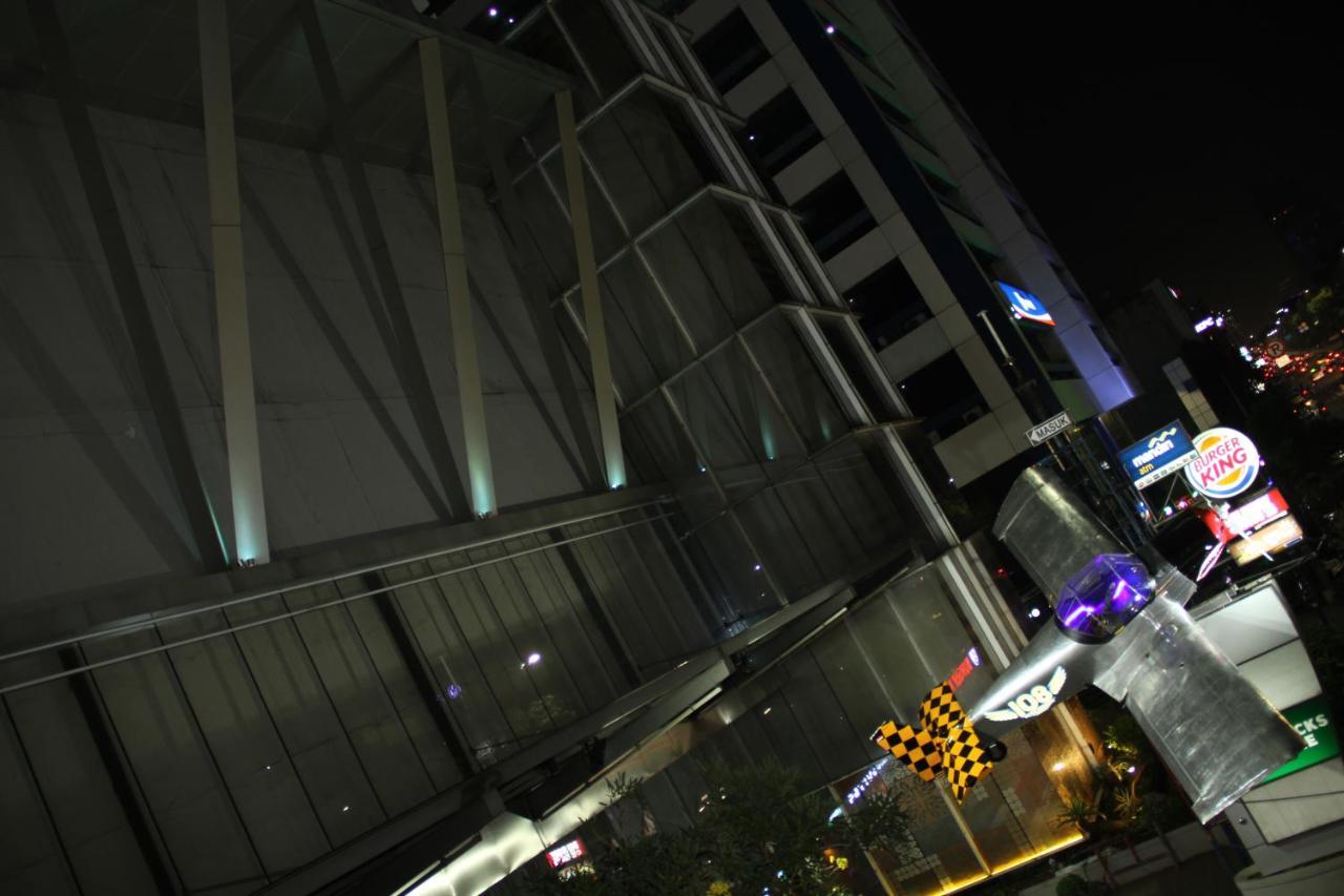 108 Hotel By Him Jakarta Exteriör bild